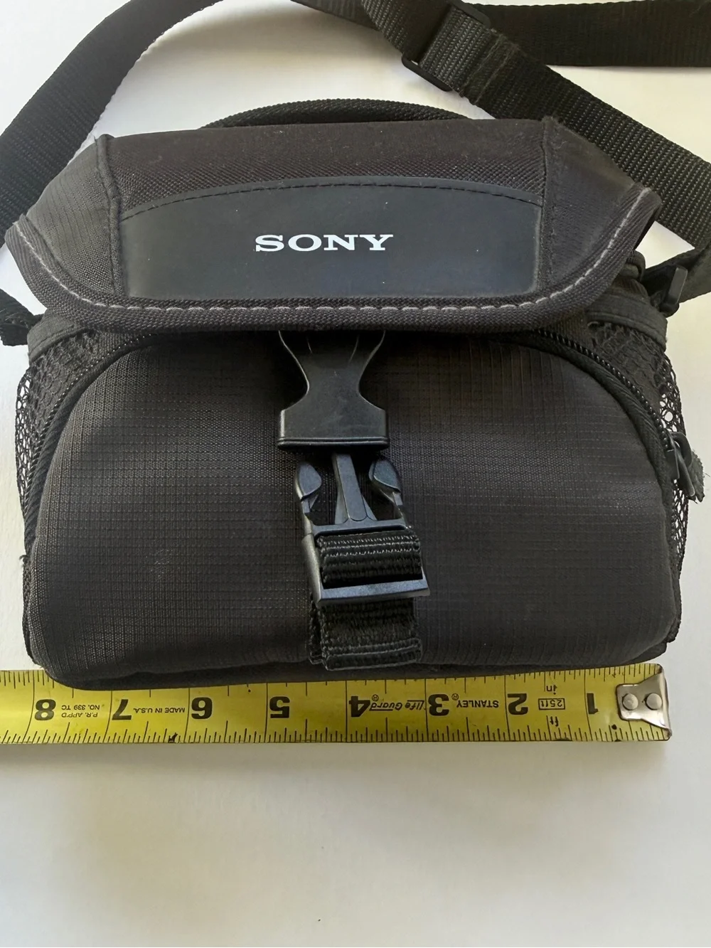 Sony LCSU11 Soft Compact Carrying Case for Cyber-Shot Cameras (Black), Excellent